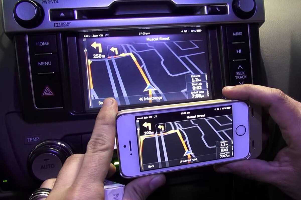Как дублировать телефон. MIRRORLINK iphone. MIRRORLINK Toyota rav4. MIRRORLINK Тойота айфон. Подключение смартфона к магнитоле.