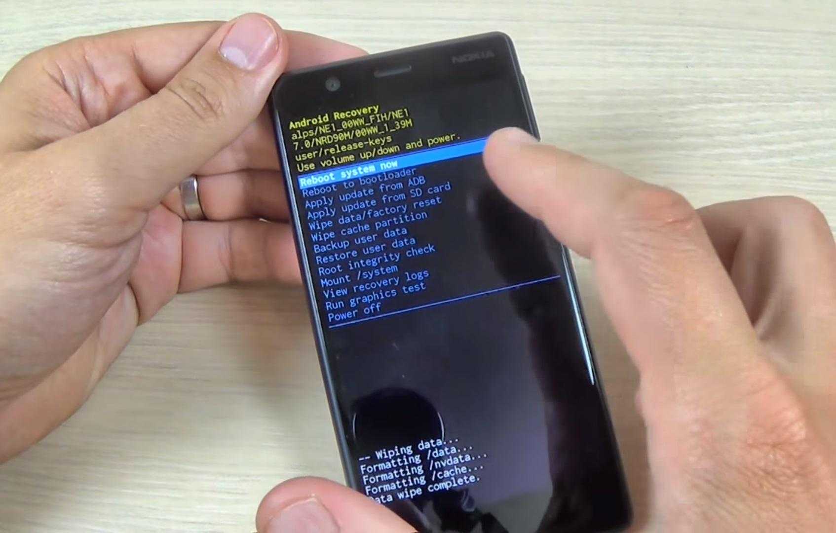 Как форматнуть телефон android, если он не включается